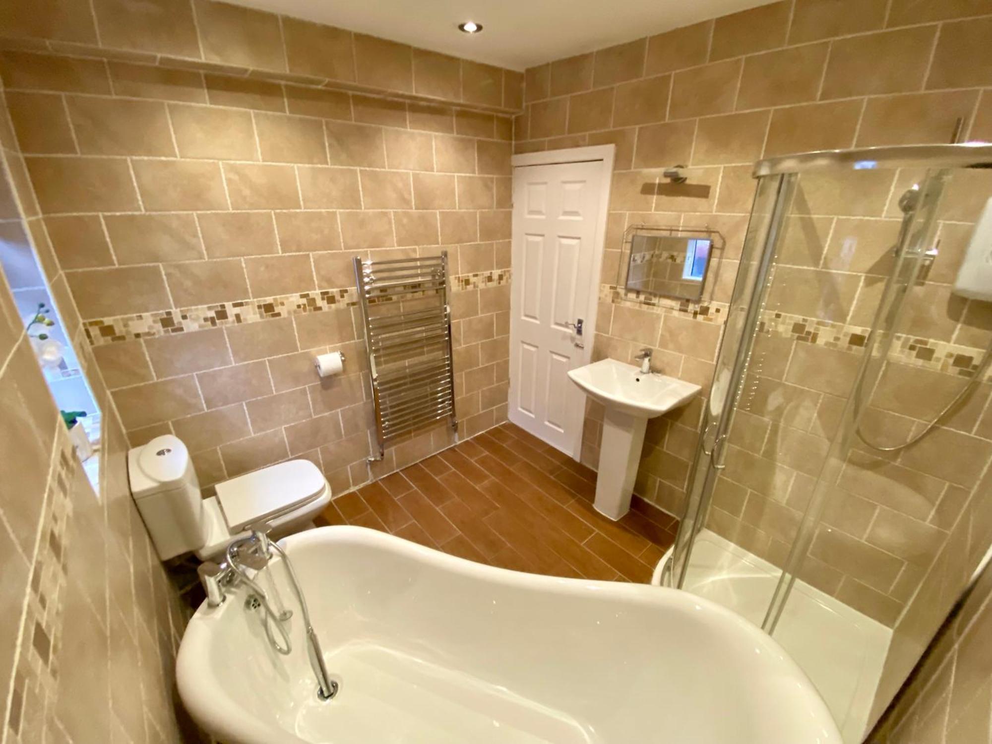Entire Modern House Liverpool, 6 Bedrooms 外观 照片