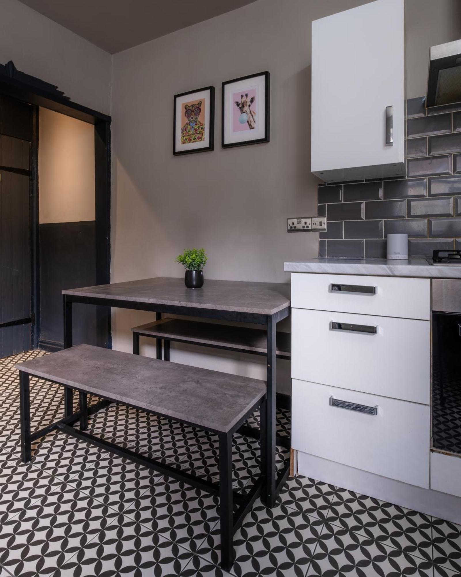 Entire Modern House Liverpool, 6 Bedrooms 外观 照片